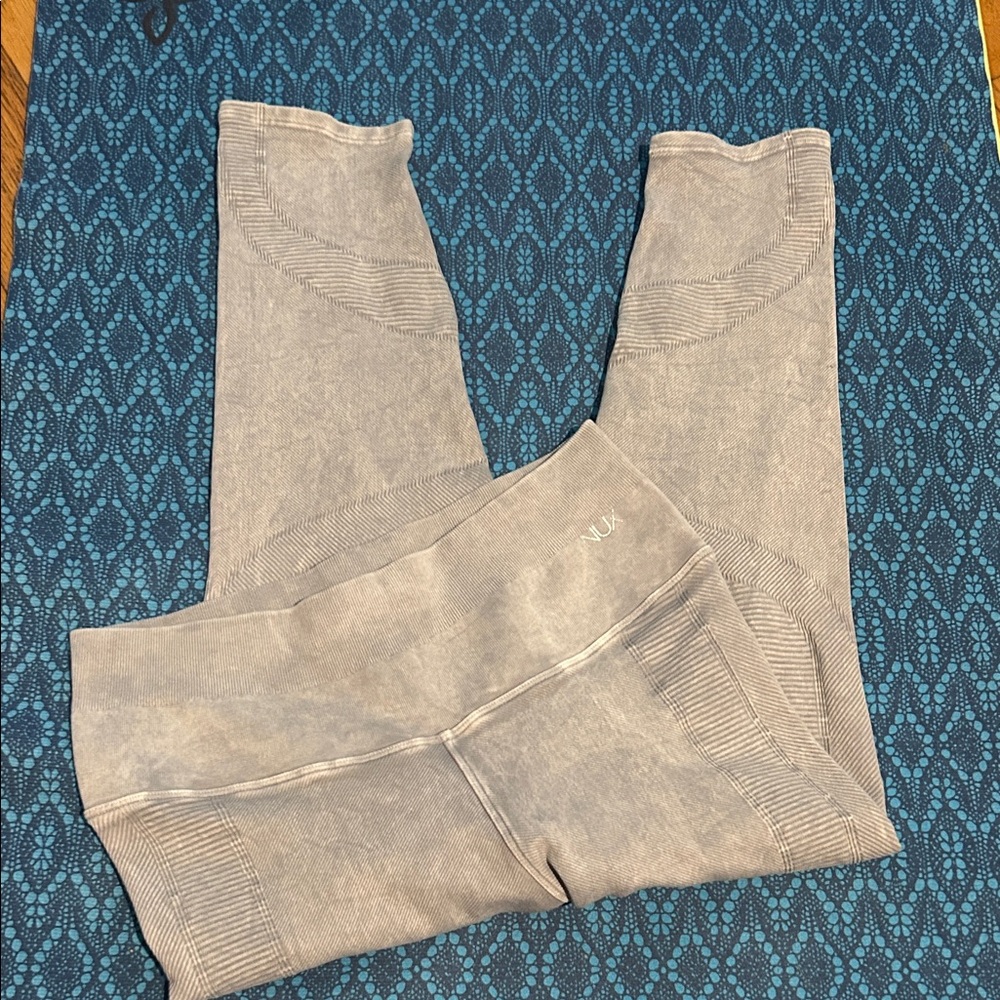 NUX Gray cropped Leggings